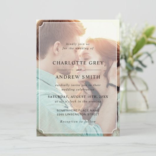 Moderne uitnodiging tot het uitzenden van bruin en (Staand voorkant)