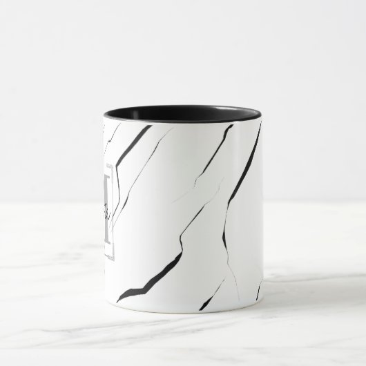 Moderne, unieke zwarte witte marmer monogram mok (Midden)