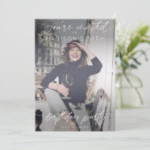 Moderne Verjaardagsfeestje Handgeschreven Script F Kaart (Staand voorkant)