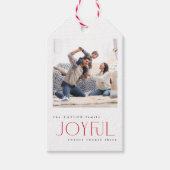 Moderne vreugdevolle typografie rode kerst foto cadeaulabel (Voorkant)