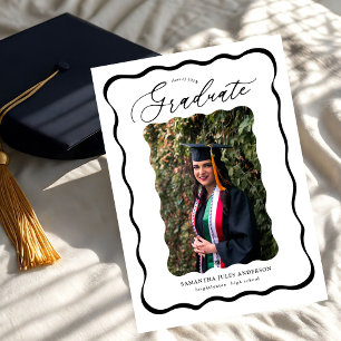 Moderne Wavy Script Photo Graduation Party Kaart