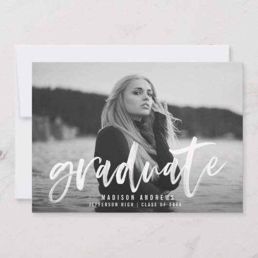 Moderne White Brush Script Graduparty Kaart (Voorkant)