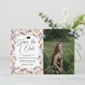 Moderne Wildbloemen Bewaar de datum Foto Afstudere Kaart (Staand voorkant)