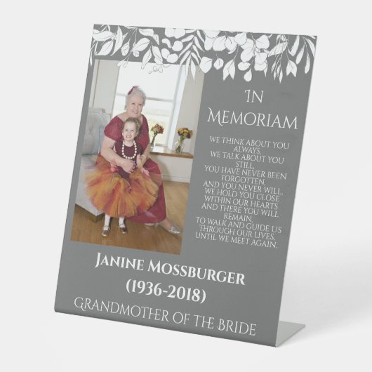 Moderne witte bladeren op grijze foto-herdenkingsb reclamebord met voetstuk (Voorkant)