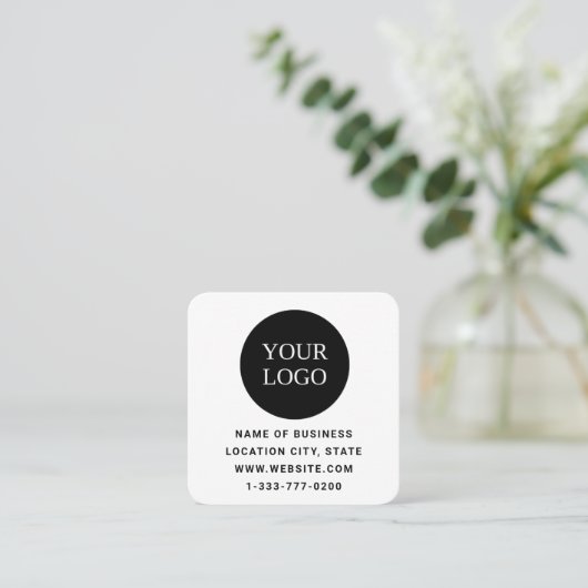 Moderne Witte Douane Logo en QR Code Vierkante Visitekaartje (Staand voorkant)