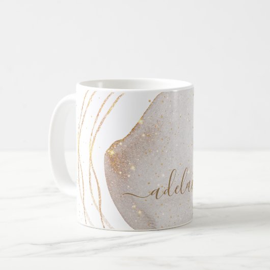 Moderne witte goudglitter-monogram naam koffiemok (Voorkant links)