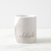 Moderne witte goudglitter-monogram naam koffiemok (Center)