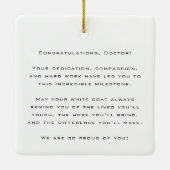 Moderne witte jas ceremonie Gefeliciteerd Keramisch Ornament (Achterkant)