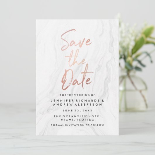 Moderne witte marmer Roos Gold Script Save the Dat Date (Staand voorkant)