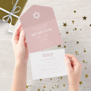 Moderne witte typografie op blauwe Bat Mitzvah All In One Uitnodiging