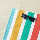 Moderne zomerkleurige verticale strepen strandlaken (In situ)