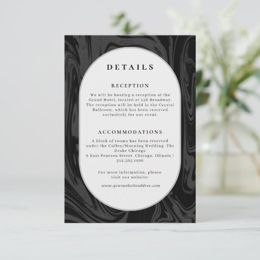 Moderne zwart marmer bruiloft informatie informatiekaartje (Staand voorkant)