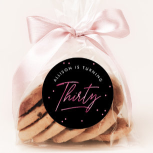 Moderne zwart roze kalligrafie 30e verjaardag ronde sticker