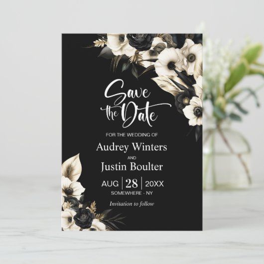 Moderne Zwart Wit Bloemen Huwelijk Save the Date Kaart (Staand voorkant)