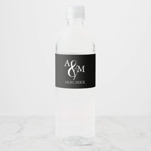 Moderne zwart-wit monogram bruiloft waterfles etiket (Voorkant)