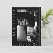 Moderne zwart-wit script foto save the date (Staand voorkant)