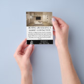 Moderne Zwart Wit Vastgoed Agent Custom Flyer (Hand)