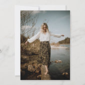 Moderne zwarte afstudeerfeest kaart (Achterkant)