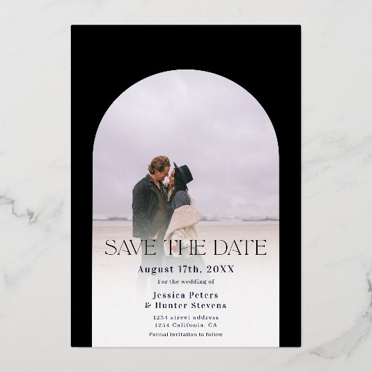 Moderne zwarte boog 4 foto's bruiloft met datum folie uitnodiging (Achterkant)