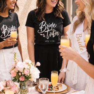 Moderne Zwarte Calligraphy Bruid Trouwfeest Jongge T-shirt