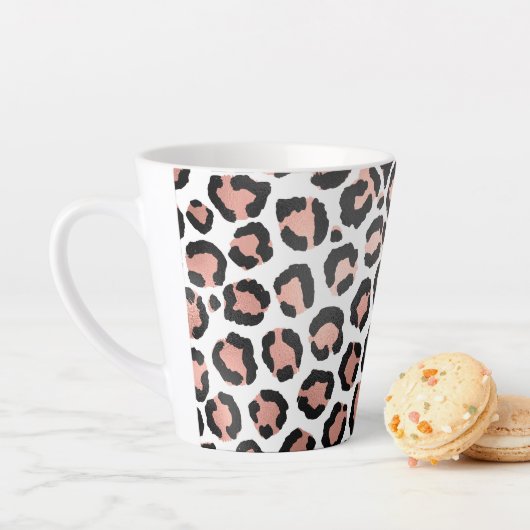 Moderne zwarte Chic-Roos Gold Foil Leopard-printer Latte Mok (In situ)
