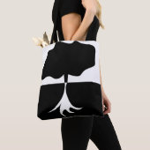 Moderne zwarte en witte bomen draagtas (Dichtbij)