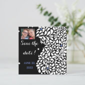 Moderne zwarte en witte florale bewaarder de datum save the date (Staand voorkant)