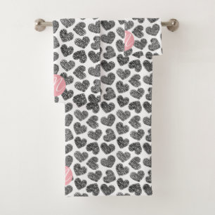 Moderne Zwarte en Witte Gekrabbelde Hart Monogram Bad Handdoek