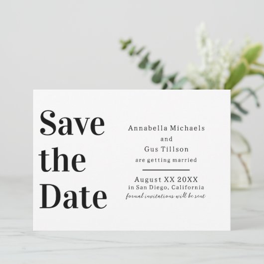 Moderne zwarte en witte grote letter save the date (Staand voorkant)