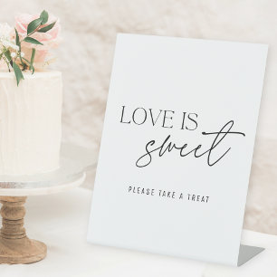 Moderne Zwarte en Witte Liefde is Zoete Huwelijks Reclamebord Met Voetstuk