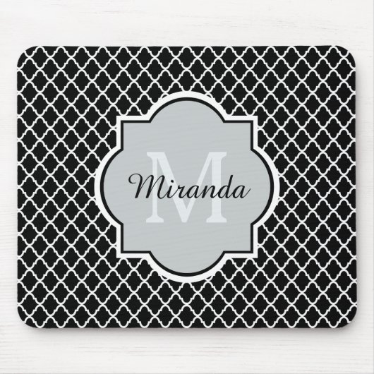 Moderne zwarte en witte Quatrefoil Monogramnaam Muismat (Voorkant)
