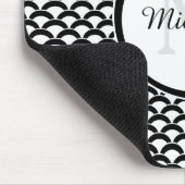 Moderne zwarte en witte schelpen Monogram en naam Muismat (Hoek)