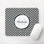Moderne zwarte en witte schelpen Monogram en naam Muismat (Met muis)