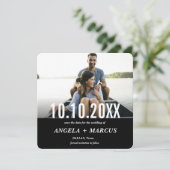 MODERNE ZWARTE FOTO VAN DE KAARTKOORD DE DATUM SAVE THE DATE (Staand voorkant)