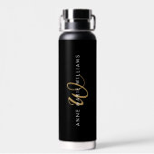 Moderne Zwarte Gouden Script Monogram Waterfles (Achterkant)