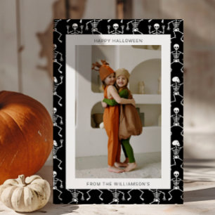 Moderne Zwarte Griezelskelet Halloween Foto Feestdagenkaart