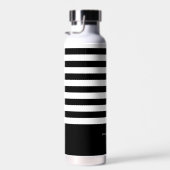 Moderne Zwarte Horizontale Strepen & Vette Naam Waterfles (Rechts)