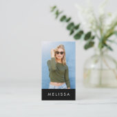 Moderne zwarte minimalistische aangepaste QR-code  Visitekaartje (Staand voorkant)