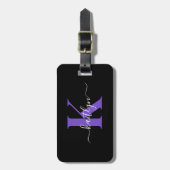 Moderne Zwarte Paarse Script Monogram Bagagelabel (Voorkant verticaal)
