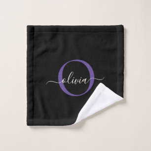 Moderne Zwarte Paarse Violet Monogram Script Naam Bad Handdoek