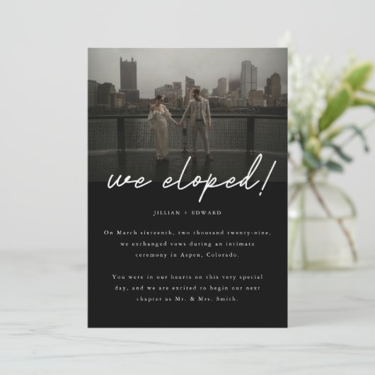 Moderne Zwarte Script Foto Trouw Elopement Aankondiging (Staand voorkant)