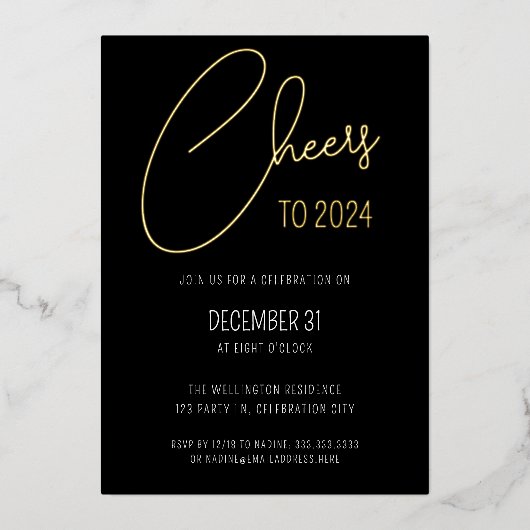Moderne zwarte script Nieuwjaarsfeest uitnodiging (Voorkant)