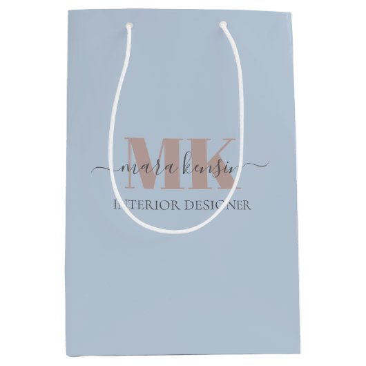 Modert Mocha Mousse Monogram Dusty Blue Medium Cadeauzakje (Voorkant)