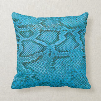 Modestuk met blauw snakeskin-patroon kussen