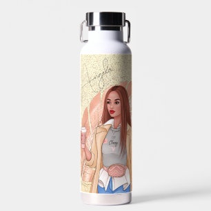 Modieuze vrouw roze goud rode haar waterfles