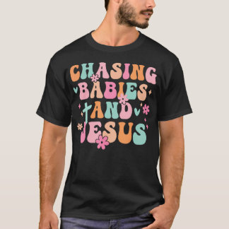 Moeder die baby's en Jezus najaagt Religieus Chris T-shirt