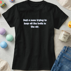 Moeder die ballen in de lucht jongleert Ouderlijk T-shirt