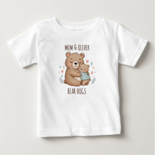 Moeder en babybeer knuffel