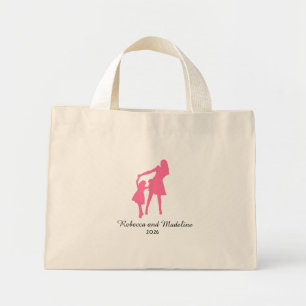 Moeder en dochter met jaar mini tote bag