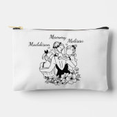 Moeder en dochter vullen kunst met namen etui (Voorkant)